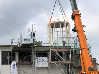 17.07.2020: Der Tambour wird auf der protestantischen Kirche wiedererrichtet.
